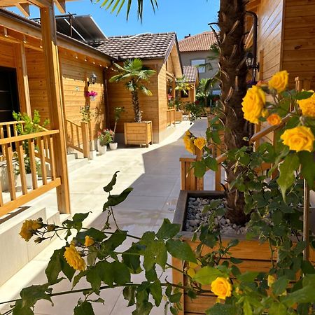 Bujtina Siar Hotel Pogradec Bagian luar foto