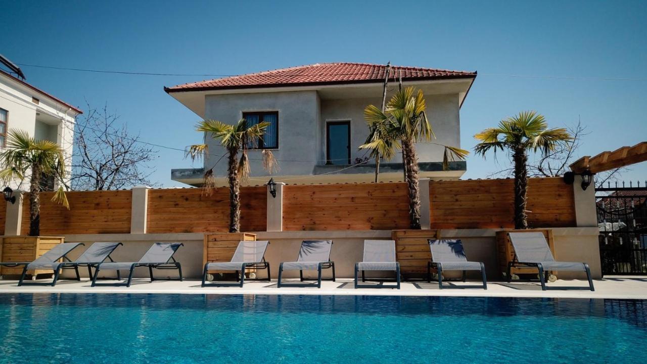 Bujtina Siar Hotel Pogradec Bagian luar foto