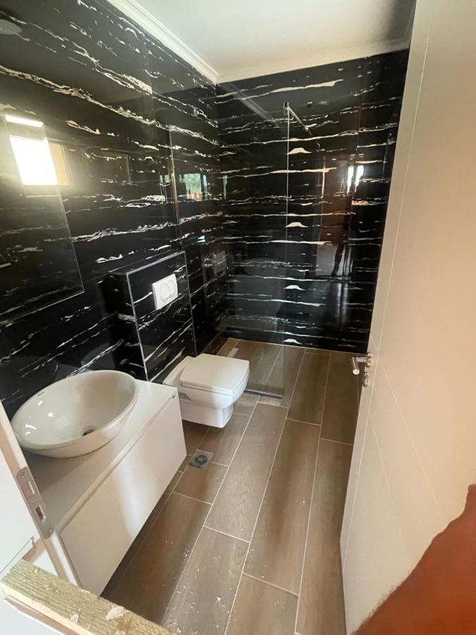 Bujtina Siar Hotel Pogradec Bagian luar foto