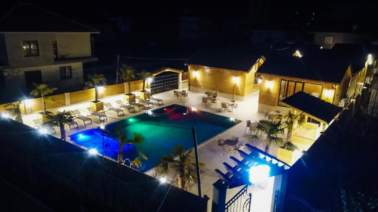 Bujtina Siar Hotel Pogradec Bagian luar foto