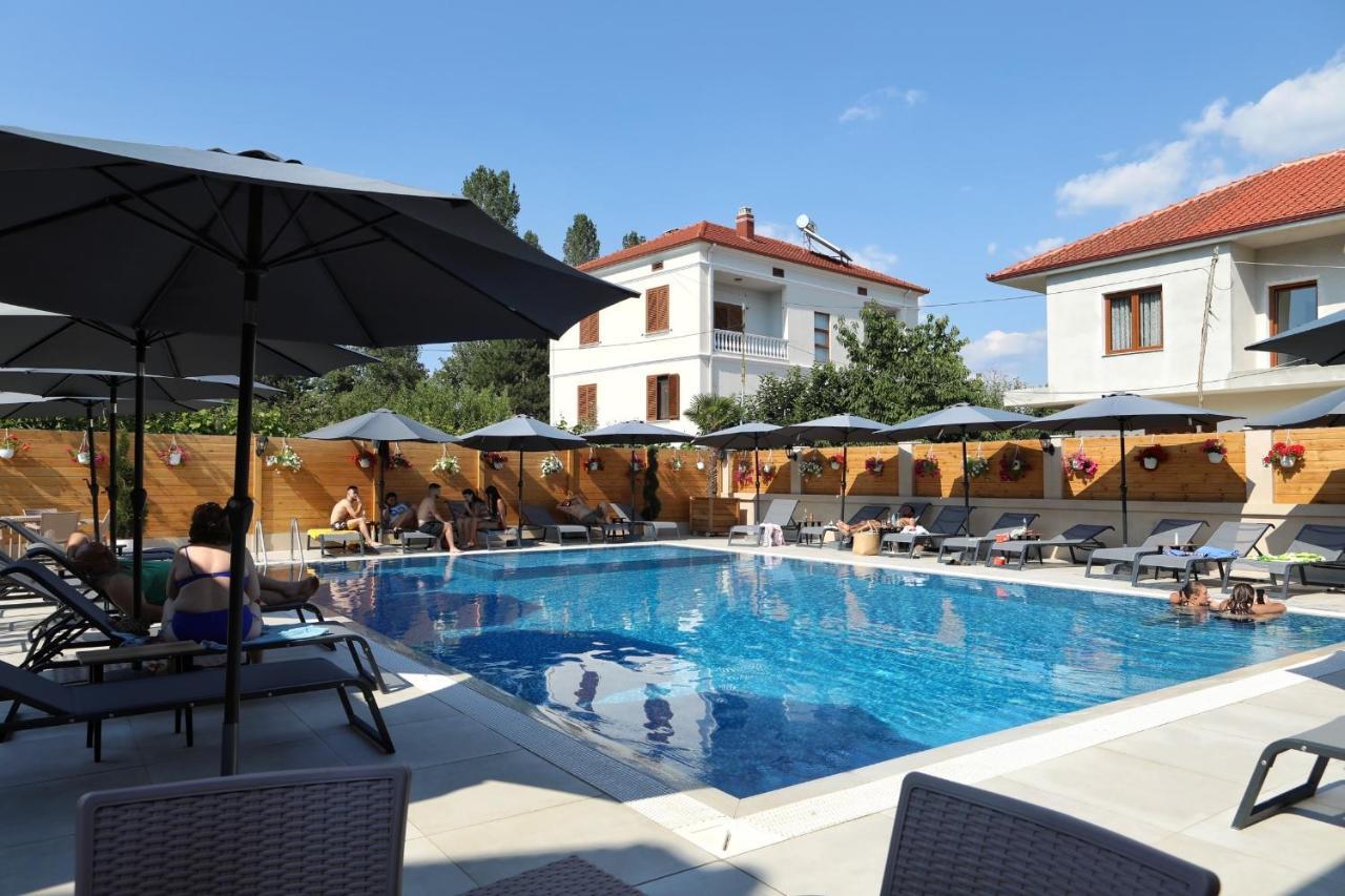 Bujtina Siar Hotel Pogradec Bagian luar foto