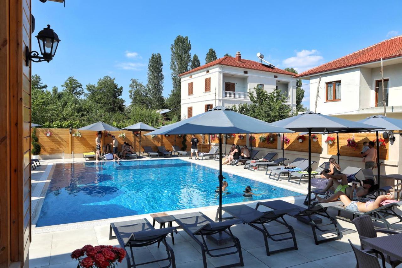Bujtina Siar Hotel Pogradec Bagian luar foto