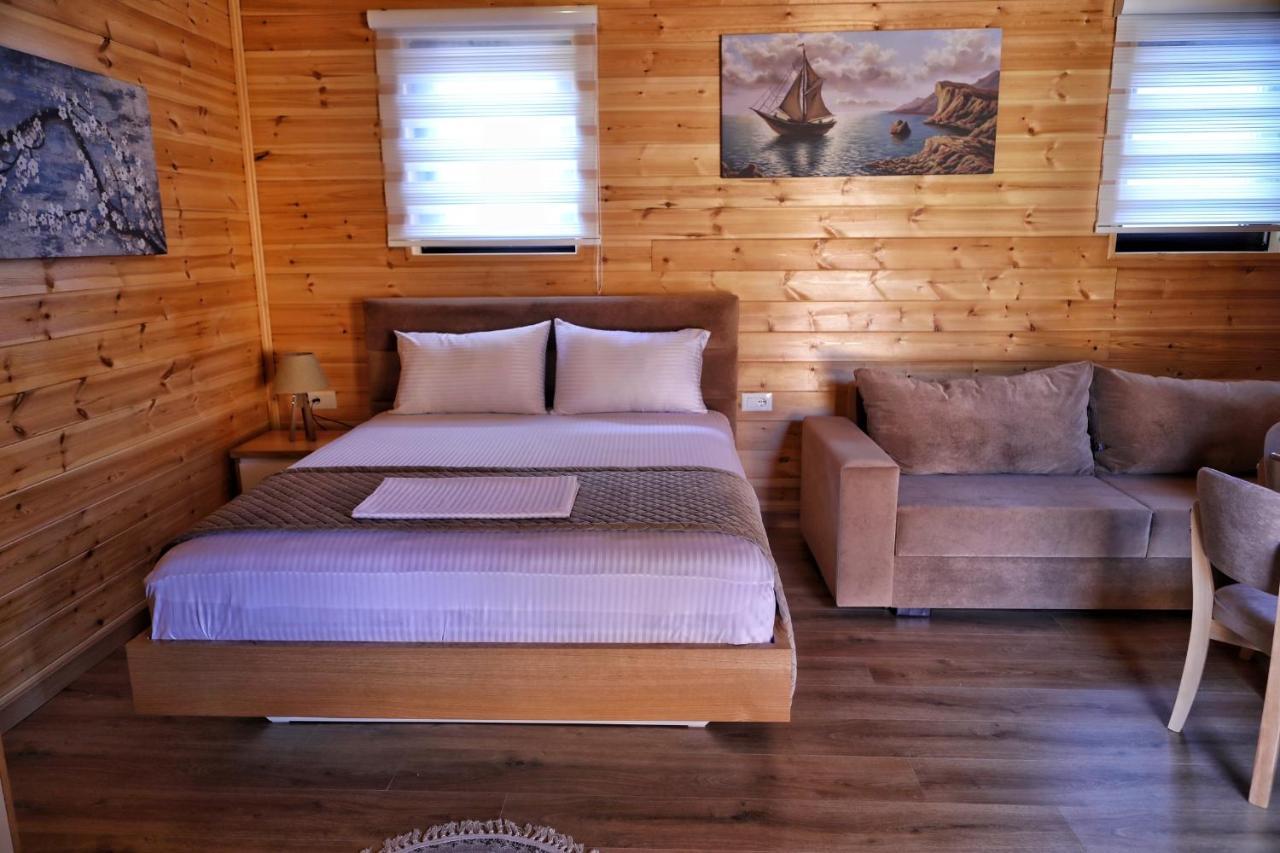 Bujtina Siar Hotel Pogradec Bagian luar foto