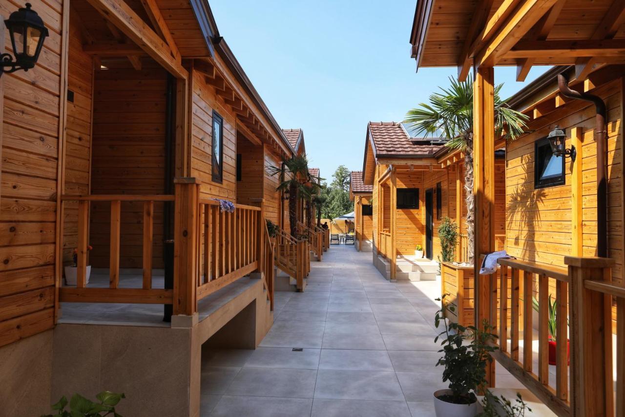 Bujtina Siar Hotel Pogradec Bagian luar foto