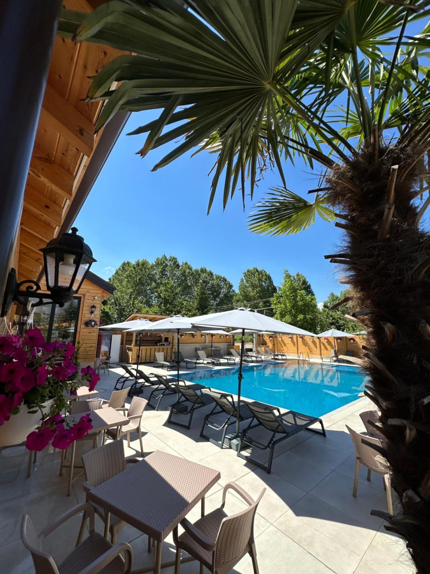 Bujtina Siar Hotel Pogradec Bagian luar foto